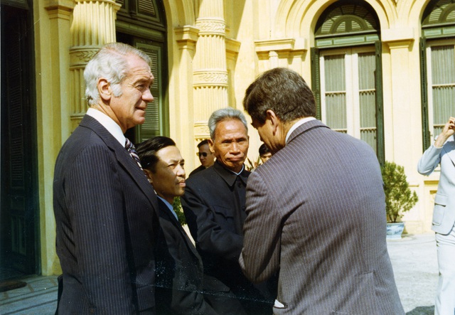 Cuộc làm việc của phái đoàn đầu tiên của Mỹ đến Việt Nam, phái đoàn Ủy ban về người mất tích ở Đông Nam Á, gặp gỡ Thủ tướng Phạm Văn Đồng.