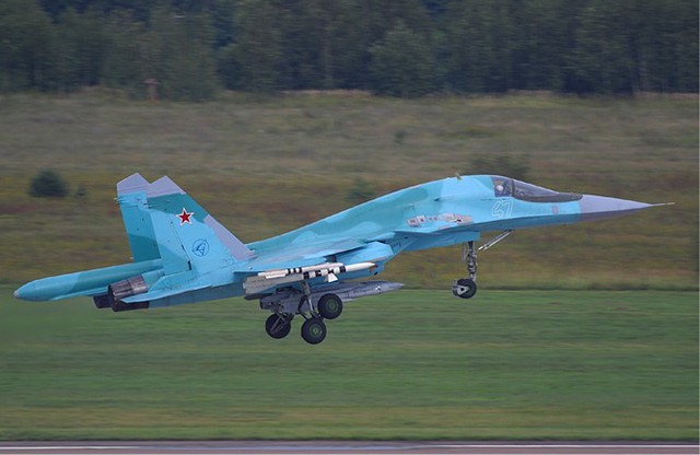Không quân Nga gần đây đã chấp nhận tên gọi Su-34. Cái mũi có hình dạng kỳ quặc của nó đã được nói một cách úp mở, nó gợi lại hình dạng của SR-71 Blackbird, và cái mũi của Su-34 đã có biệt danh là 