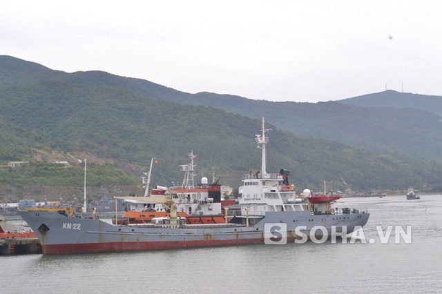 Tàu kiểm ngư KN–22 về neo đậu tại cảng