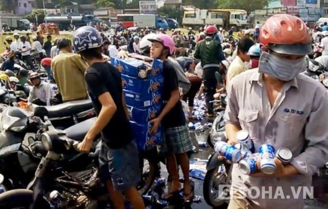 Hiện trường vụ hôi hơn 1000 thùng bia tại thành phố Biên Hòa (Đồng Nai).