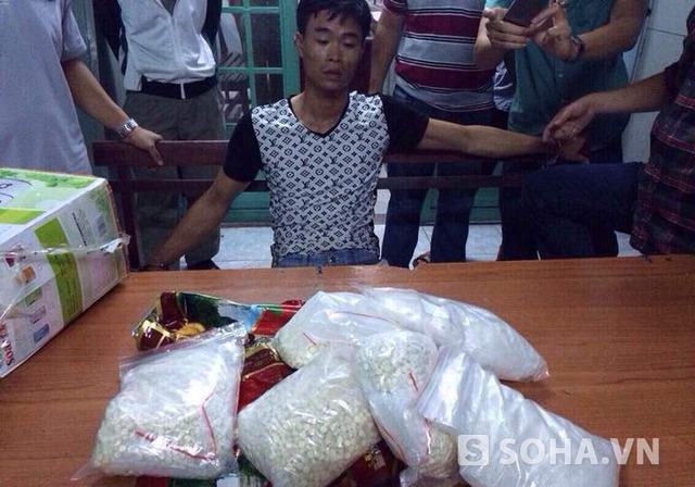 Phạm Văn Hoàng và tang vật là hơn 7kg ma túy