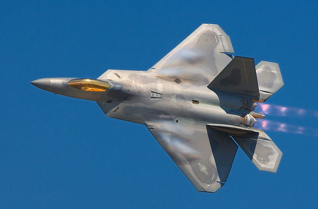 Tạp chí SAPIO (Nhật Bản) cho rằng ngay cả khi Trung Quốc sử dụng đến 20 máy bay chiến đấu thì F-22 cũng có khả năng đánh bại, sau đó quay về căn cứ an toàn