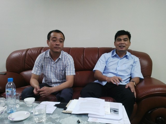 Ông Nguyễn Tiến Dũng và ông Phạm Trí Tú, Trưởng ban Pháp chế GP Invest trong buổi làm việc với chúng tôi