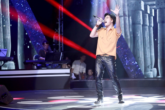Hà Minh Tiến là ca sĩ có tiết mục biểu diễn xuất sắc nhất trong đêm liveshow 6.