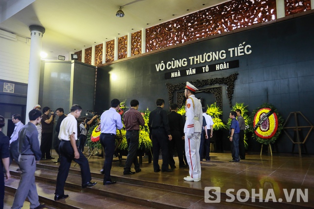Sáng 17/7, lễ viếng nhà văn Tô Hoài đã được cử hành trọng thể tại nhà tang lễ số 5 Trần Thánh Tông, Hà Nội.