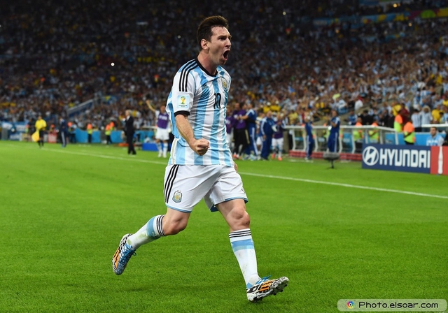 Messi ăn mừng khá giản dị