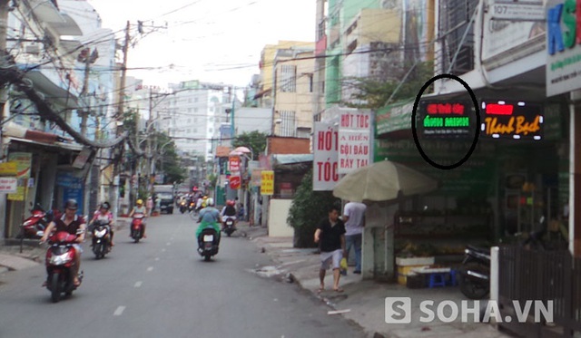 Ngôi nhà số 105 Nguyễn Trọng Tuyển, phường 15, quận Phú Nhuận (vòng tròn đen) hiện đang là tiệm kinh doanh trái cây.