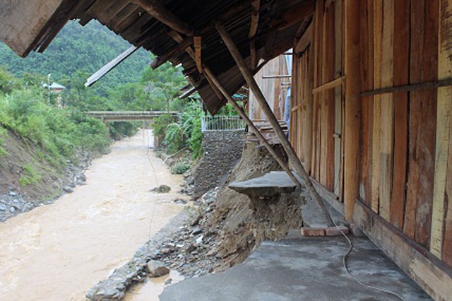 Tính đến 11h30 trưa 22/9 mưa lũ đã làm các bản Huồi Xén, Na Khố, Có Kẹn, Bản Vẽ thuộc xã Yên Na bị thiệt hại nặng nề và ngập lụt nghiêm trọng.