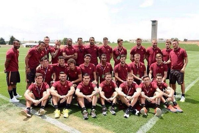 Bức ảnh gốc của Ashley Cole và Roma