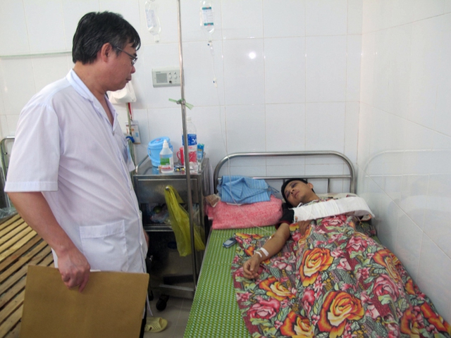 Hiện anh Quyết đang được điều trị tích cực tại bệnh viện đa khoa tỉnh Nghệ An.