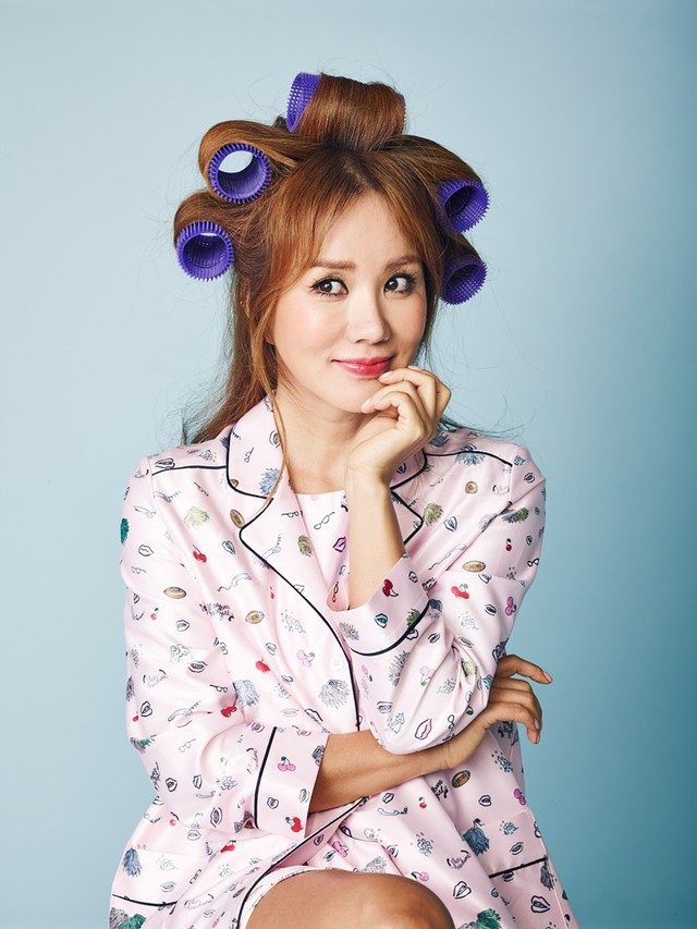 Trong khi đó, nữ diva U50 của làng giải trí Hàn Quốc lại “cưa sừng làm nghé” trong vai diễn Ban Ji-Yeon (39 tuổi) – một trưởng nhóm của tờ nhật hàng đầu Hàn Quốc