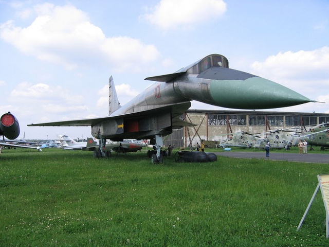 Máy bay ném bom T-4 tại bảo tàng không quân Monino