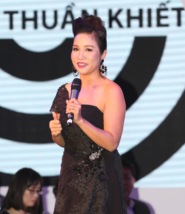 Ca sĩ Mỹ Linh trong vai trò khách mời và chị đã gửi tới các khán giả có mặt tại đây một số bài hát hit của mình.