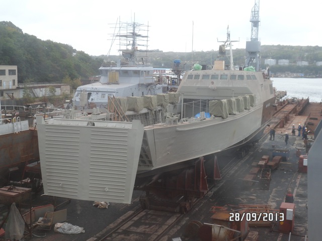 Tàu đổ bộ lớp Dyugon có chiều dài 45m, rộng 8,6m, lượng giãn nước đầy tải 280t, thủy thủ đoàn 6 người.