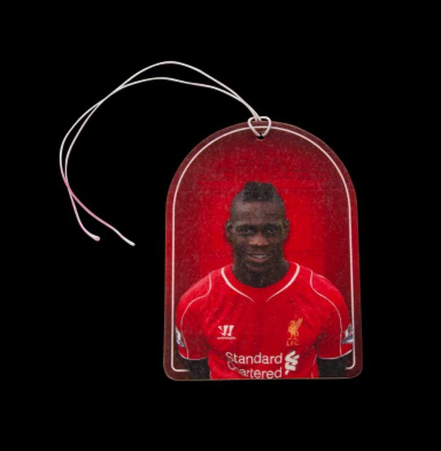 CĐV Liverpool chẳng còn thích vòng Balotelli nữa rồi