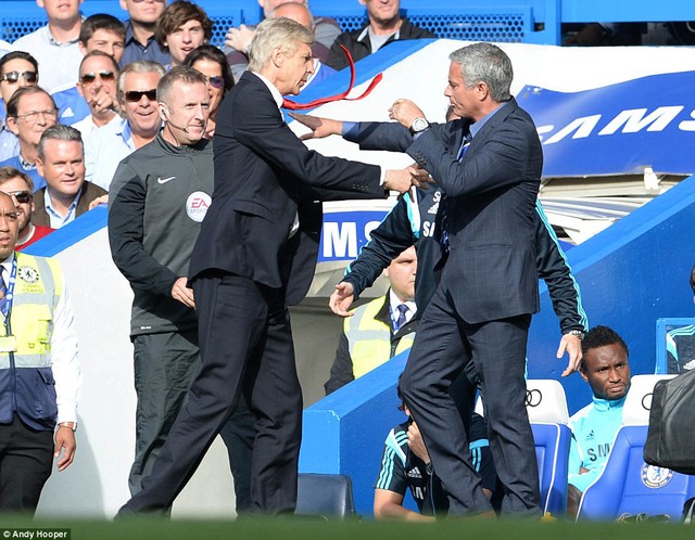 Giáo sư Wenger thất bại hoàn toàn trước Jose Mourinho