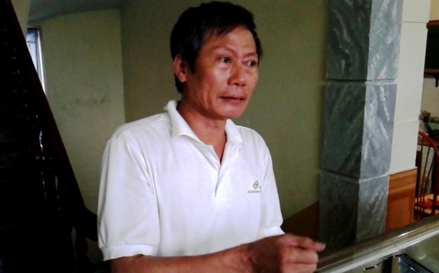 Ông Nguyễn Văn Bốn, chủ tiệm vàng Ngọc Bốn kể lại sự việc cho báo giới