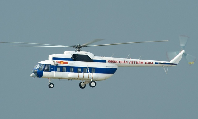 Không quân Việt Nam còn được trang bị phiên bản dân sự - chở khách của dòng Mi-8 là Mi-8P, điểm nhận biết là cửa sổ hình vuông khác với cửa sổ hình tròn trên Mi-8T (nguồn ảnh:VNAS).