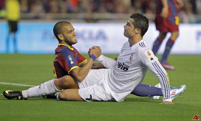 Nếu chia tay Barca, có lẽ Man United là lựa chọn duy nhất của Alves