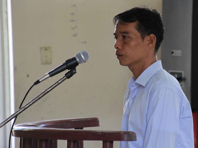 Bị cáo Phan Thanh Vinh trước vành móng ngựa tại phiên tòa lưu động sáng 6/9. Ảnh Đức Hoàng