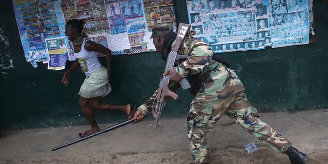 Bệnh nhân Ebola bỏ trốn ở Liberia bị truy quét trên đường phố