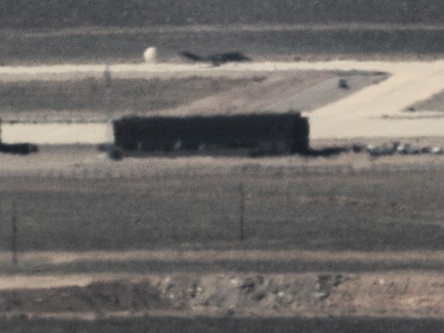 Một bức ảnh chất lượng thấp đã được chụp lại vào ngày 29-09 cho thấy 1 chiếc F-117 đang cất cánh.