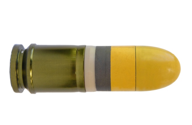 Loại lựu mà XM25 sử dụng cũng đặc biệt không kém, đây là một loại lựu đạn nổ trên không, có kích thước chỉ 25 mm, nặng 270 g. Lấy thiết kế từ loại lựu 25 mm của khẩu XM307 ACSW, nhưng lựu của XM25 có kích thước ngắn hơn một chút, do đó tốc độ bay của loại đạn này chậm hơn cũng như độ giật thấp hơn, sức nổ tương đương một quả lựu đạn ném tay thông thường. Loại đạn này cho sơ tốc thấp 210 m/s, tầm bắn hiệu quả với mục tiêu cụ thể là 500 m, còn đối với vùng mục tiêu là 700 m trong khi tầm bắn xa nhất theo nhà sản xuất công bố là 1.000 m. Ngoài ra, XM25 cũng có thể bắn các loại lựu HEAB (lựu nổ mạnh trên không) hay loại lựu nhiệt áp FAE và nổ lõm chống tăng HEAT (sức xuyên 50 mm giáp đồng nhất). Ngoài ra các loại lựu ít sát thương cũng được sử dụng trong XM25.