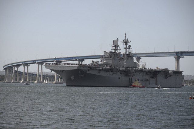 Tàu đổ bộ USS America (LHA-6).
