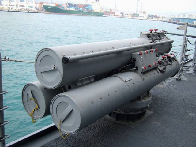 3x2 ống phóng ngư lôi Mk 32 dùng để phóng ngư lôi Mk 46 hoặc Mk 50.