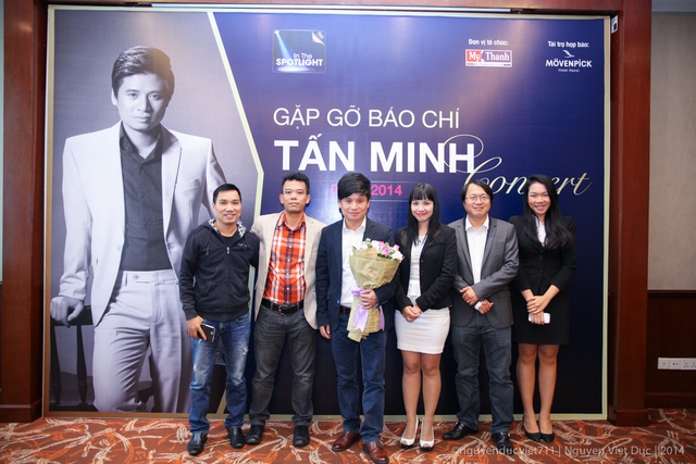 Chiều 11/4 Tấn Minh đã tổ chức buổi họp báo giới thiệu liveshow Tấn Minh In the Spolight tại Hà Nội.