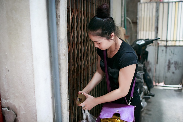 Sau buổi tập sáng, hai vợ chồng cùng nhau về nhà để nghỉ ngơi trước khi tiếp tục quay trở lại sân khấu cho buổi tập chiều.