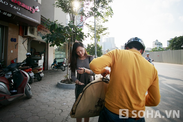 Dù thời gian yêu nhau không lâu nhưng đối với Thu Quỳnh, bước lên xe hoa với chồng là quyết định chính xác. Trong mắt cô, Chí Nhân là người rất biết chăm lo và yêu thương vợ.