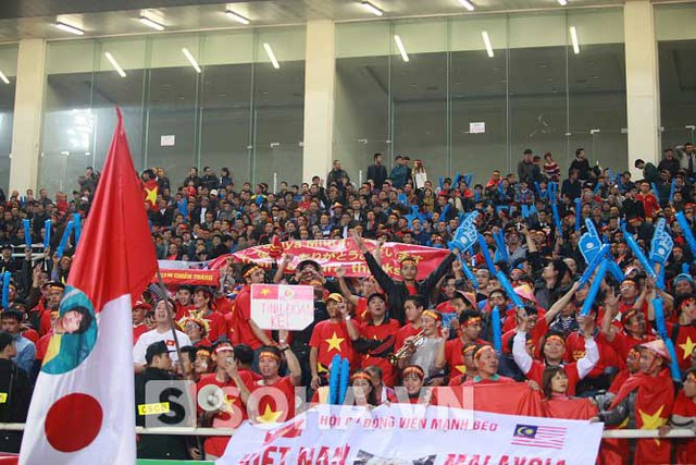 CĐV Việt Nam đề cao tinh thần đoàn kết với Malaysia, chống bạo lực sân cỏ