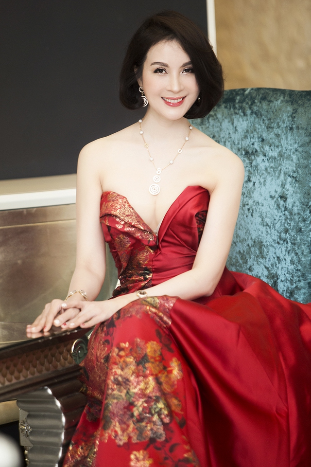 Sinh năm 1973, Thanh Mai là một gương mặt quen thuộc với nhiều khán giả truyền hình qua vai trò MC chương trình “Sức sống mới” , bên cạnh đó chị còn tham gia diễn xuất trong nhiều phim truyền hình và điện ảnh.
