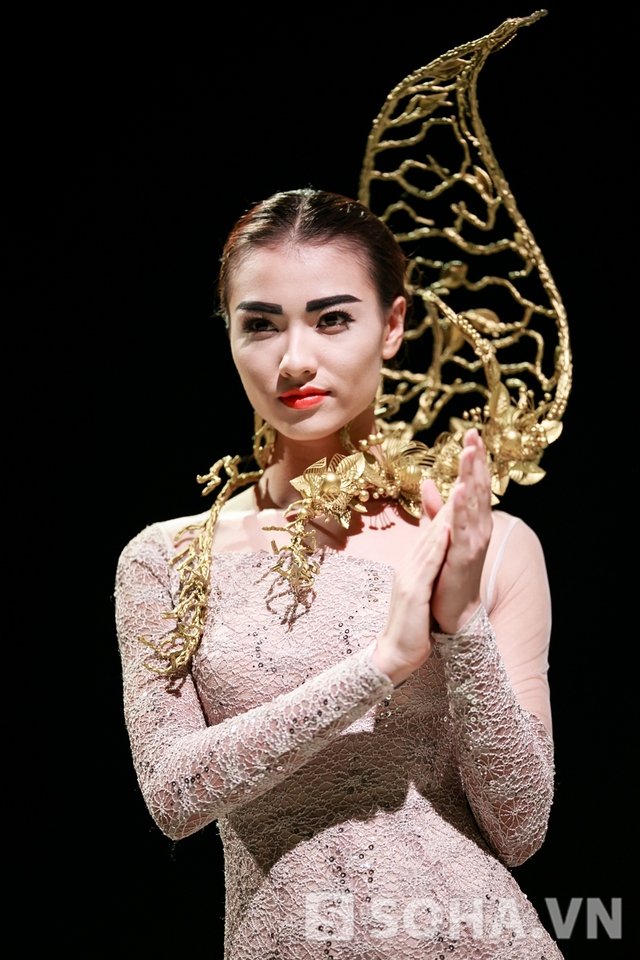 Một số mẫu thiết kế ấn tượng khác trong đêm cuối của Vietnam Fashion Week 2014.