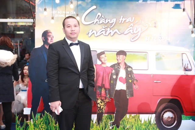 Đạo diễn Quang Huy là người đến sớm nhất trong buổi họp báo ra mắt bộ phim Chàng trai năm ấy tối ngày 27.12 tại Hà Nội. Anh tỏ ra rất vui vẻ vì sản phẩm mới nhận được sự quan tâm của công chúng.