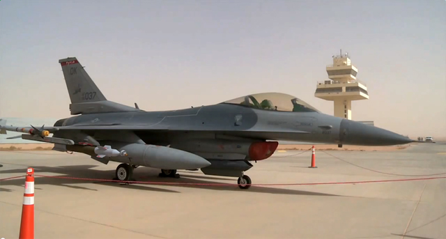 Hình ảnh chiếc F-16 đầu tiên được chuyển giao cho Iraq