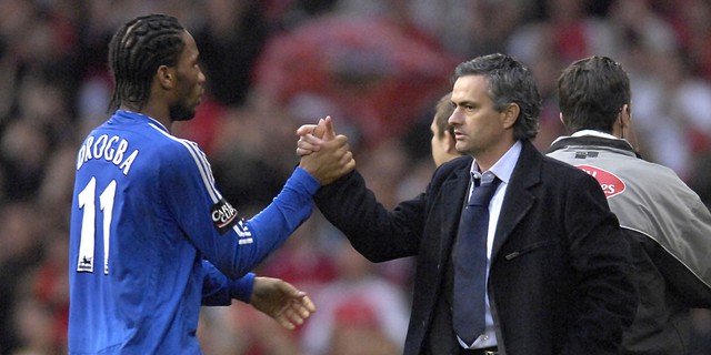 Drogba rõ ràng được Mourinho tin tưởng hơn Torres