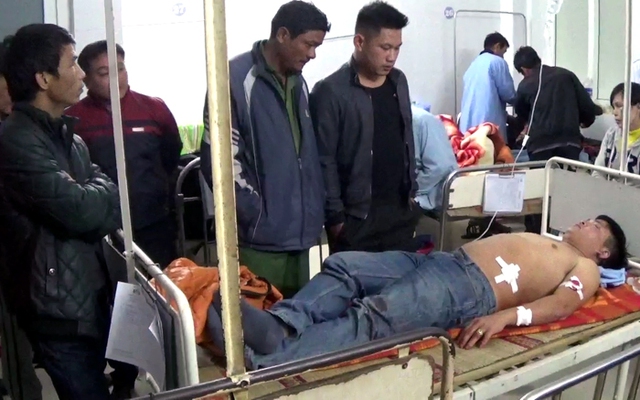 Anh Nguyễn Văn Thành bị bắn 3 phát súng vào người và đang được điều trị tại bệnh viện đa khoa Nghệ An.