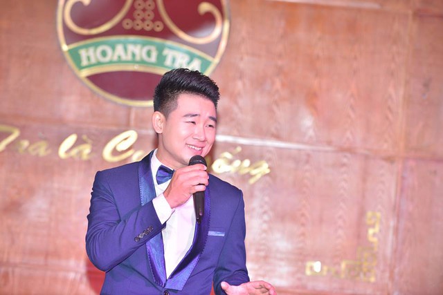 Nam ca sĩ Việt Tú vui vẻ cho biết quá lâu rồi anh và Minh Chuyên chưa có dịp hát chung. Đây là dịp để cả 2 tri ân khán giả Hà Nội.
