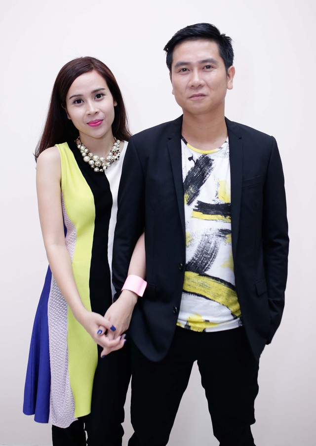 Trang phục của 2 vợ chồng Hồ Hoài Anh - Lưu Hương Giang đều thuộc BST cao cấp Cruise 2014, của Lưu Hương Giang là Christian Dior, còn của Hồ Hoài Anh là dòng Dior Homme.