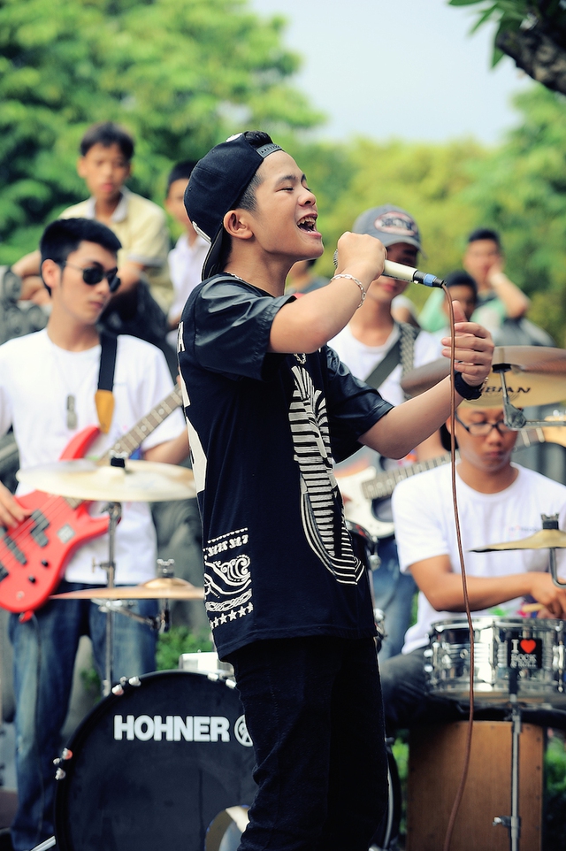 Dù mới bắt đầu năm học nhưng ca sĩ nhí Quang Anh cũng dành thời gian tham gia Lễ hội âm nhạc quốc tế Gió mùa 2014.