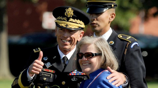 Tướng David Petraeus và vợ