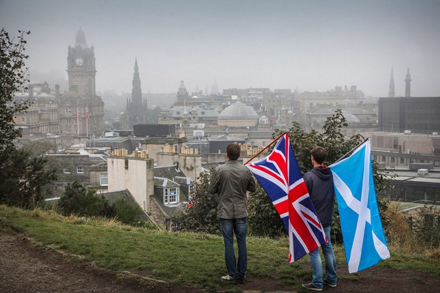 Scotland đã ở lại với Anh, vấn đề là điều gì sẽ xảy ra tiếp theo? Ảnh: Mirror.