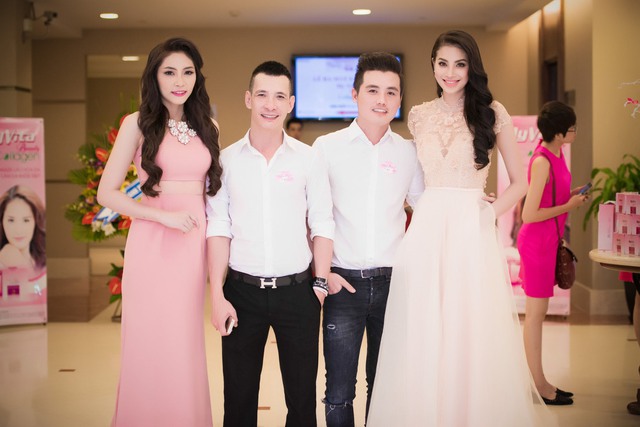 Đặng Thu Thảo, chuyên gia make up Kenny Thái, John Kim, người mẫu Phạm Hương.