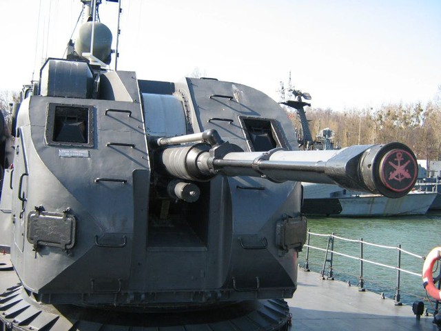 Pháo hạm AK-176 đã được đưa vào phục vụ từ năm 1979, nhưng cho đến nay nó vẫn là một trong những loại vũ khí hải quân được sử dụng phổ biến nhất thế giới với độ bền và độ tin cậy cao. 