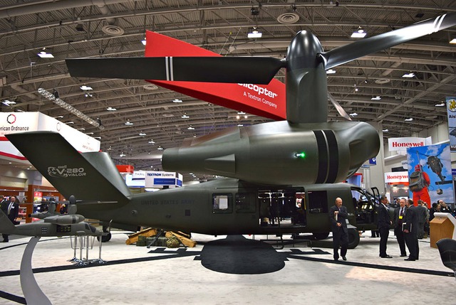 Mô hình máy bay V-280 của hãng Bell, đây được cho là phương án thay thế các máy bay trực thăng UH-60 của quân đội Mỹ từ năm 2030.
