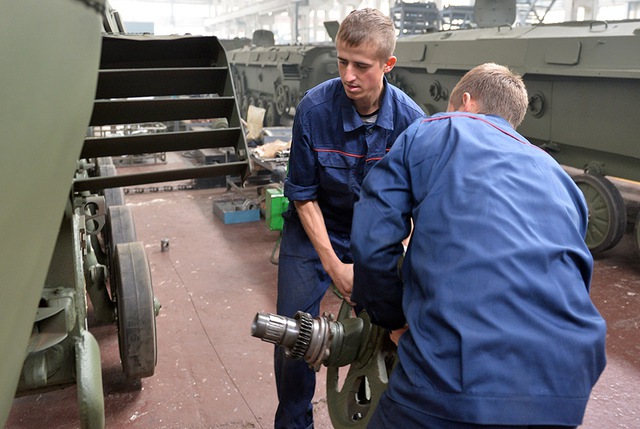 Công việc khôi phục các phương tiện chiến đấu này được thực hiện ở nhiều nhà máy quốc phòng khác nhau ở Ukraine.
