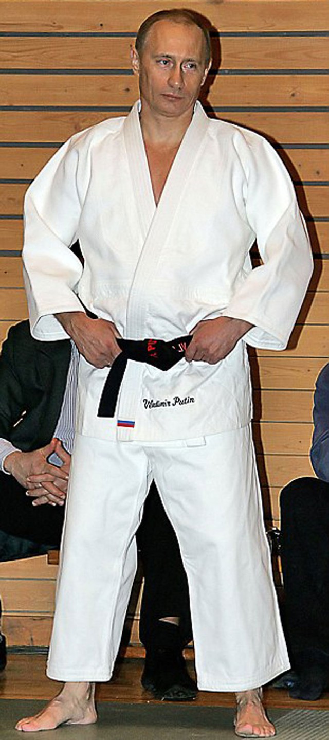 Thông thường, đẳng từ 1 đến 5 
được những người có đẳng cấp cao phong sau một kỳ kiểm tra, còn từ đẳng 
thứ 7 trở lên được cấp danh dự. Và ông Putin được phong đẳng thứ 8 vì &quot;đóng góp cho việc quảng bá kyokushin-kan karate ở Nga&quot;. Dự kiến, ông Putin sẽ nhận danh hiệu trên tại một sự kiện của giải vô địch karate thế giới vào tháng 12 tới.