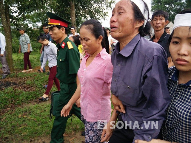 Nỗi đau quá lớn và quá bất ngờ đối với người thân, gia đình của người chiến sĩ trẻ